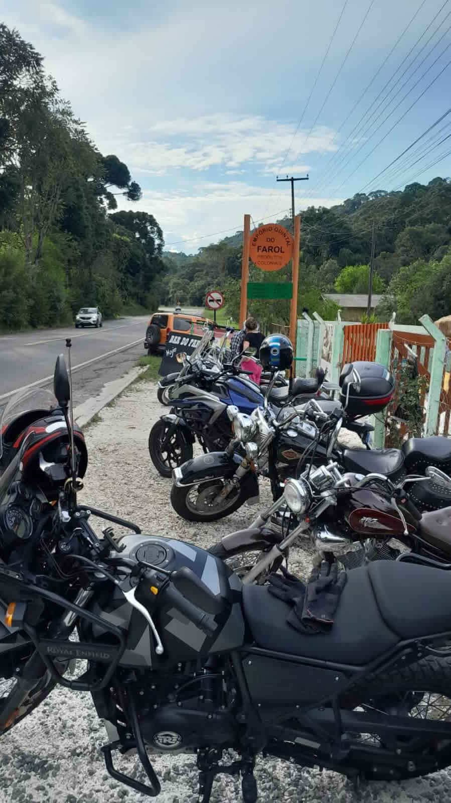 QUINTAL DO FAROL Empório de Produtos Coloniais e Bar de Rock e Blues com comida de boteco